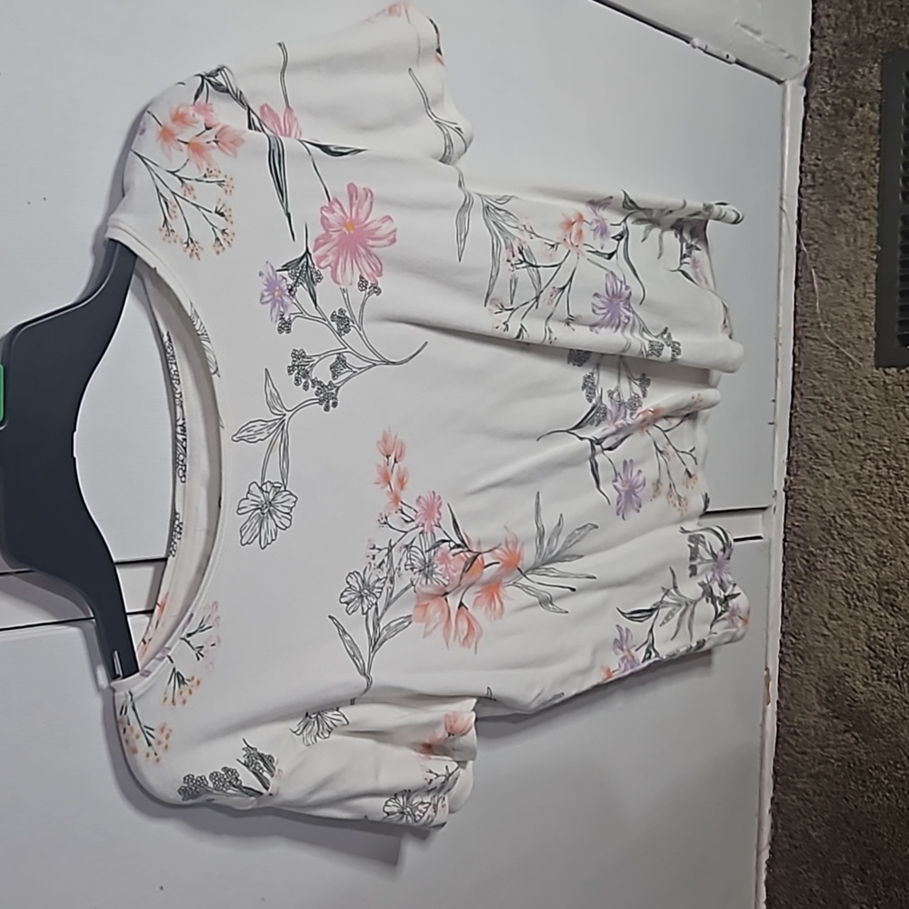 Croft & Barrow White Flower Shirt
